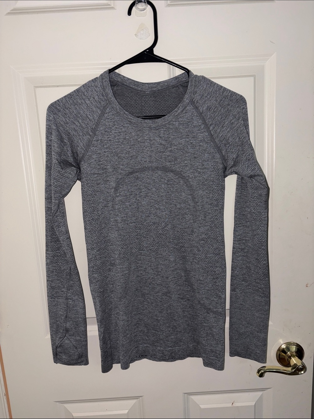 lululemon athletica Women's Long-Sleeve Gray Athletic Top